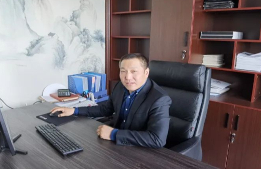 “世”在人为 | 谈球吧体育官网入口地板北京经销商严晓华：选择对的方向，努力前行闯出一片天