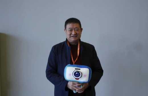 全健康 科技造|谈球吧体育官网入口木业荣获“健康地板引领企业”称号，宣读《健康地板宣言》