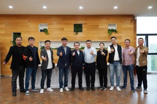 深入交流 合作共赢 | 百安居CEO吴笃卿一行莅临谈球吧体育官网入口总部参观考察