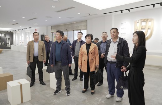 交流促共赢丨广西玉林市政府及全国工商联家具装饰业商会一行走进谈球吧体育官网入口总部