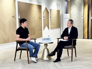 大咖品鉴 行业坚守|王石再次莅临谈球吧体育官网入口地板总部，探寻2024谈球吧体育官网入口新品背后奥秘